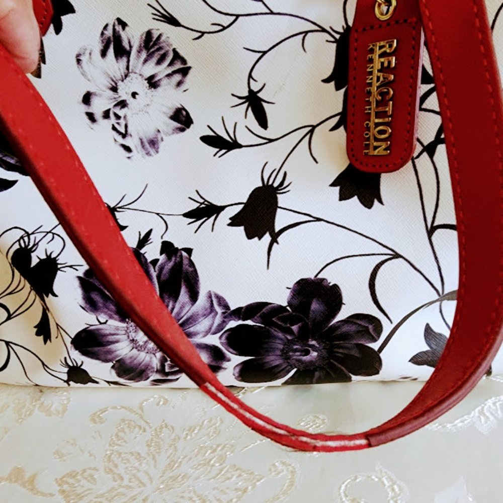 Kenneth Cole Reaction Bag - Picture 4 of 15